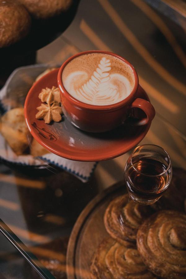 Hotel V1501 Пасто Экстерьер фото A cup of coffee with a glass of grappa